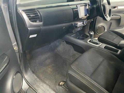 Toyota Hilux INVINCIBLE 4WD D-4D DCB 13