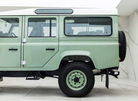 Land Rover Defender 110 Heritage 27