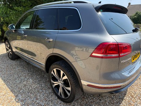 Volkswagen Touareg 3.0 TDI V6 BlueMotion Tech R-Line Tiptronic 4WD Euro 6 (s/s) 5dr 12
