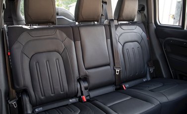 Land Rover Defender 110 X P400 14