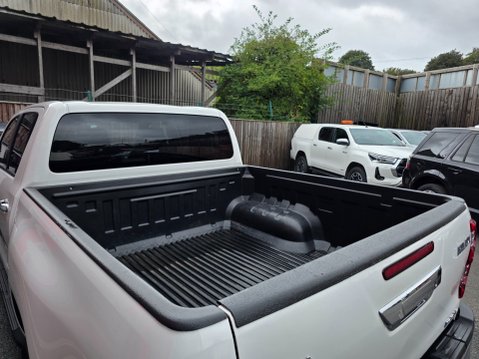 Toyota Hilux INVINCIBLE 4WD D-4D DCB 10