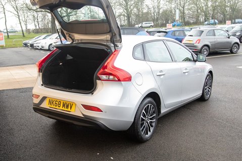 Volvo V40 T2 MOMENTUM 33