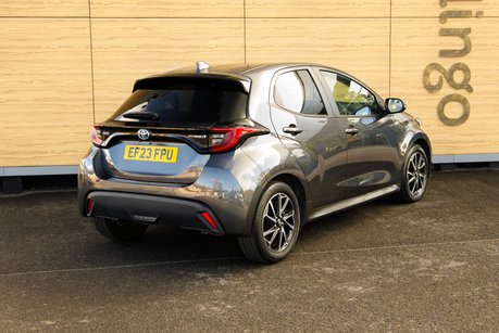 Toyota Yaris DESIGN FHEV