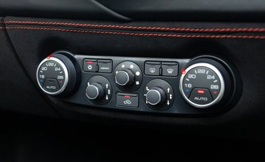Ferrari 488 SPIDER 33
