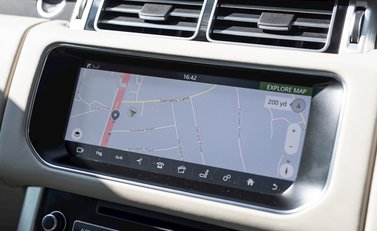 Land Rover Range Rover 4.4 SDV8 URBAN 19