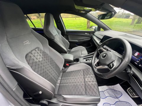 Volkswagen Golf R-LINE TDI DSG 29