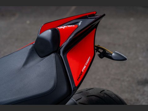 Aprilia Tuono 1.1 Tuono V4 1100 Factory 17