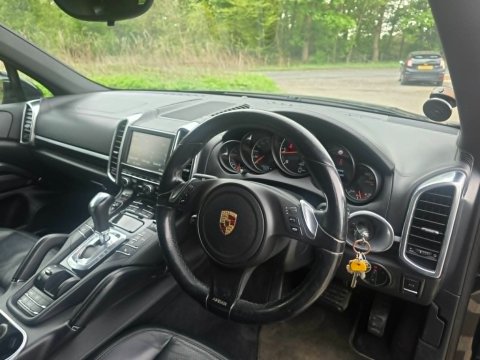 Porsche Cayenne D V6 TIPTRONIC 10