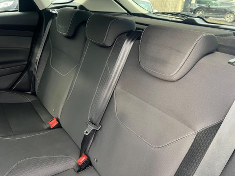 Ford Focus 1.0T EcoBoost Zetec Edition Auto Euro 6 (s/s) 5dr 29