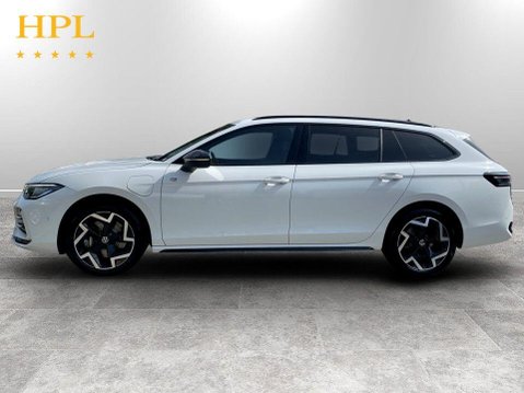 Volkswagen Passat 1.5 TSI eHybrid 19.7kWh R-Line Estate 5dr Petrol Plug-in Hybrid DSG Euro 6 4