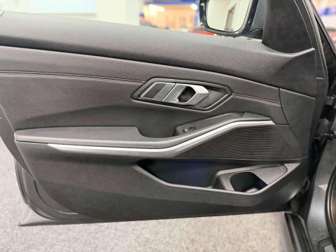 BMW 3 Series 2.0 330e 12kWh M Sport Saloon 4dr Petrol Plug-in Hybrid Auto Euro 6 (s/s) ( 55