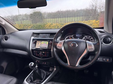 Nissan Navara 2.3 Navara Tekna dCi 4WD 5dr 17