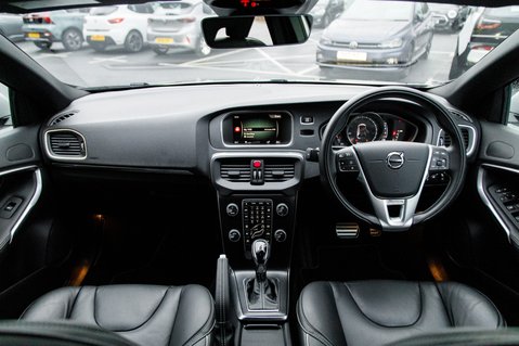 Volvo V40 T2 R-DESIGN EDITION 3