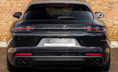 Porsche Panamera Turbo S E-Hybrid Sport Turismo 5