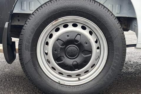 Ford Transit Custom 320 L2 Leader 130 ps DCIV with Air Conditioning 29