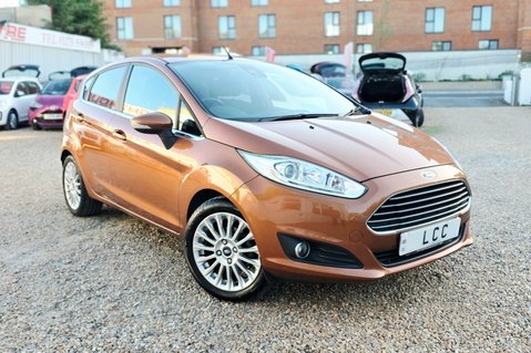 Ford Fiesta TITANIUM.. AUTOMATIC.. 6 SERVICES.. £35 ROAD TAX.. STUNNING EXAMPLE 1
