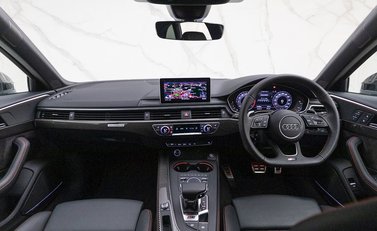 Audi RS4 Avant Carbon Edition 16