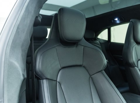 Porsche Taycan Turbo S Sport Turismo 12