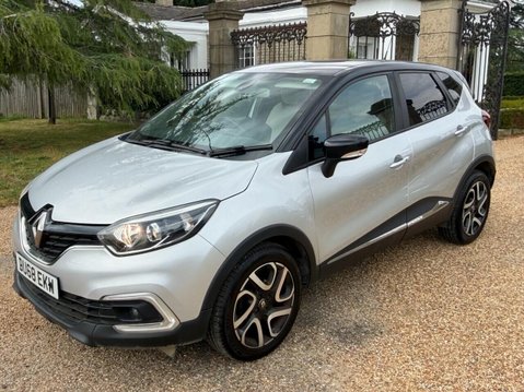 Renault Captur 0.9 TCe ENERGY Iconic SUV 5dr Petrol Manual Euro 6 (s/s) (90 ps) 23