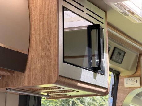 Auto-Trail V-Line 635 35 L4H2 STANDARD PV 11