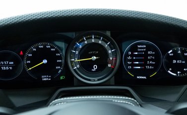 Porsche 911 GT3 Touring (992) 15