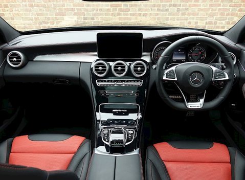 Mercedes-Benz C Class C63 Saloon 13