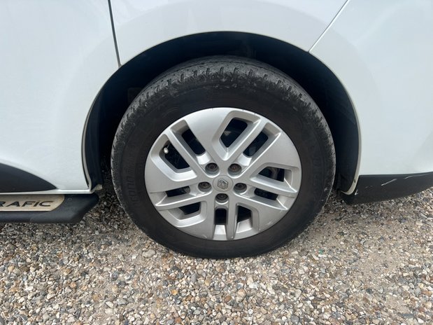 Renault Trafic SWB L1H1 (SOLD) Sportive SL27 Air Con Alloys Nav Sensors EURO 6 NO VAT 16