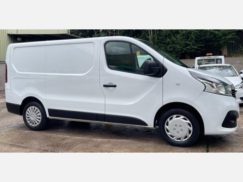 Renault Trafic 1.6 dCi 27 Business+ SWB Standard Roof Euro 5 5dr 8