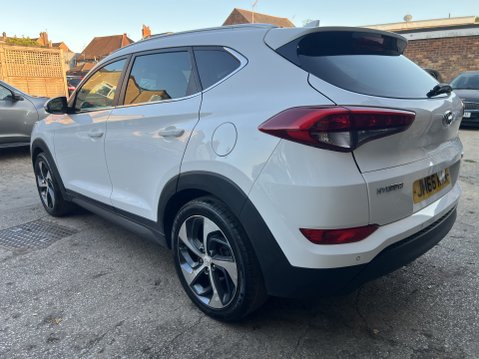 Hyundai TUCSON 1.7 CRDi Blue Drive Premium SUV 5dr Diesel DCT Euro 6 4