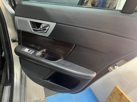 Jaguar XF D PREMIUM LUXURY 24