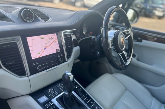Porsche Macan 3.0 S PDK 4WD AUTO £12000 OF EXTRAS 35