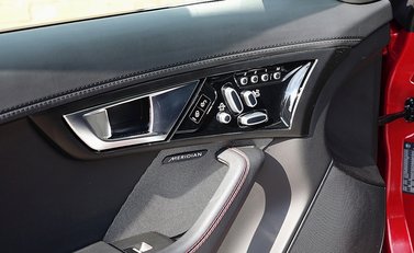 Jaguar F-Type V6 S Convertible 31