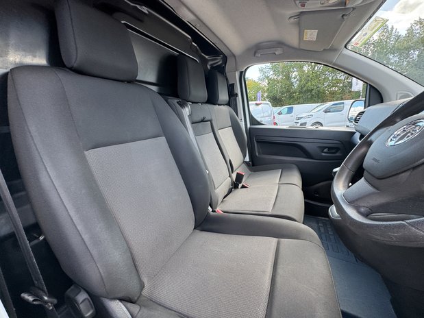 Vauxhall Vivaro LWB L2H1 Low Roof F2900 Air Con EURO 6 14