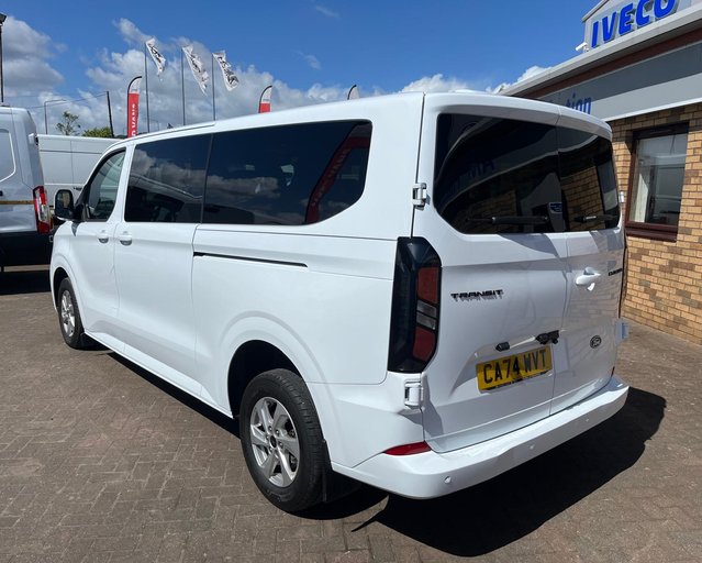 Ford Transit Custom TRANSIT CUSTOM 320 L2 DIESEL FWD 2.0 Eco Blue 136ps H1 Kombi Limited 9-Seat