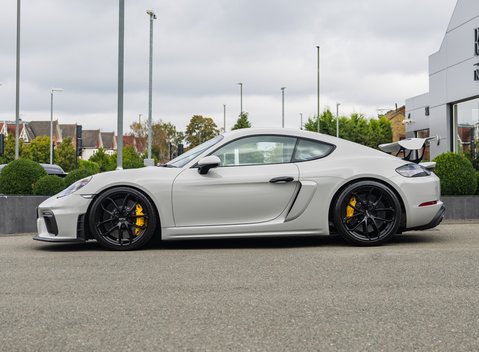 Porsche Cayman GT4 718 2