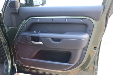 Land Rover Defender 110 2026    HARD TOP X-DYNAMIC 350 HSE seeker styled genuine rear seat fitted 17