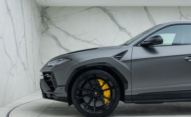 Lamborghini Urus S 35