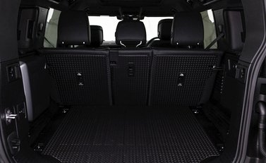 Land Rover Defender 110 V8 29