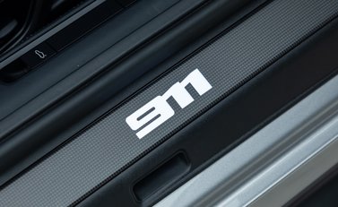 Porsche 911 GT3 TOURING (992) 29