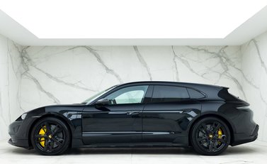 Porsche Taycan Turbo S Cross Turismo 2