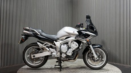 Yamaha FZ 2004 ONLY 22K GOOD RUNNING PROJECT BIKE 600CC 1