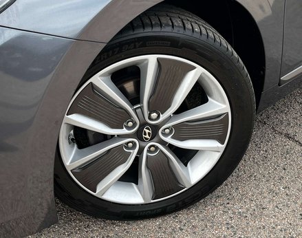 Hyundai IONIQ 1.6 IONIQ Premium SE FHEV Semi-Auto 5dr 3