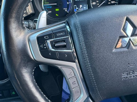 Mitsubishi Outlander 2.4h TwinMotor 13.8kWh Exceed Safety CVT 4WD Euro 6 (s/s) 5dr 31