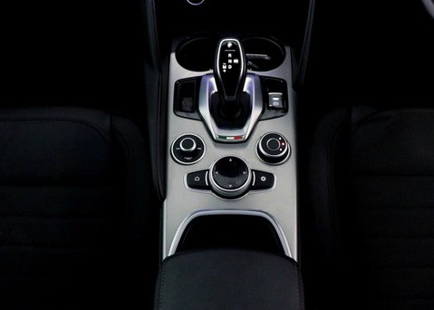 Alfa Romeo Giulia 2.0 Giulia Sprint TB Auto 4dr 21