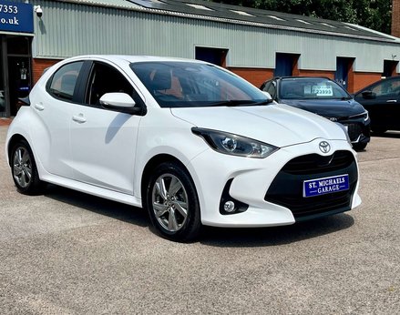 Toyota Yaris ICON HEV CVT 4