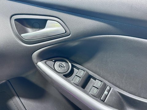 Ford Focus 2.0T EcoBoost ST-3 Euro 5 (s/s) 5dr 22