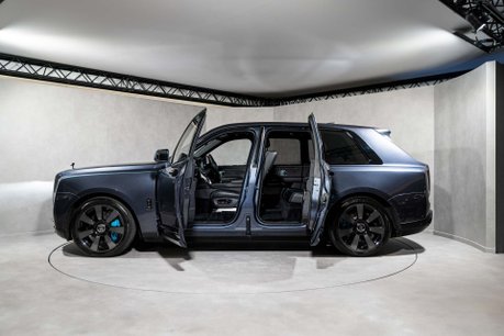 Rolls-Royce Cullinan V12. DYNAMIC PACKAGE. ACTIVE CRUISE. SHOOTING STAR HEADLINER. HUD 9
