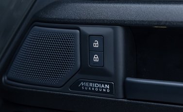 Land Rover Defender OCTA EDITION ONE 32