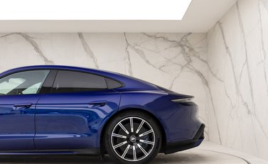 Porsche Taycan TURBO 27