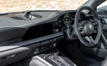 Porsche 911 (992) Carrera 4S 15